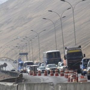 La ignorada protesta de Caramucho: Pobladores exigen agua limpia y reciben la del “guanaco”